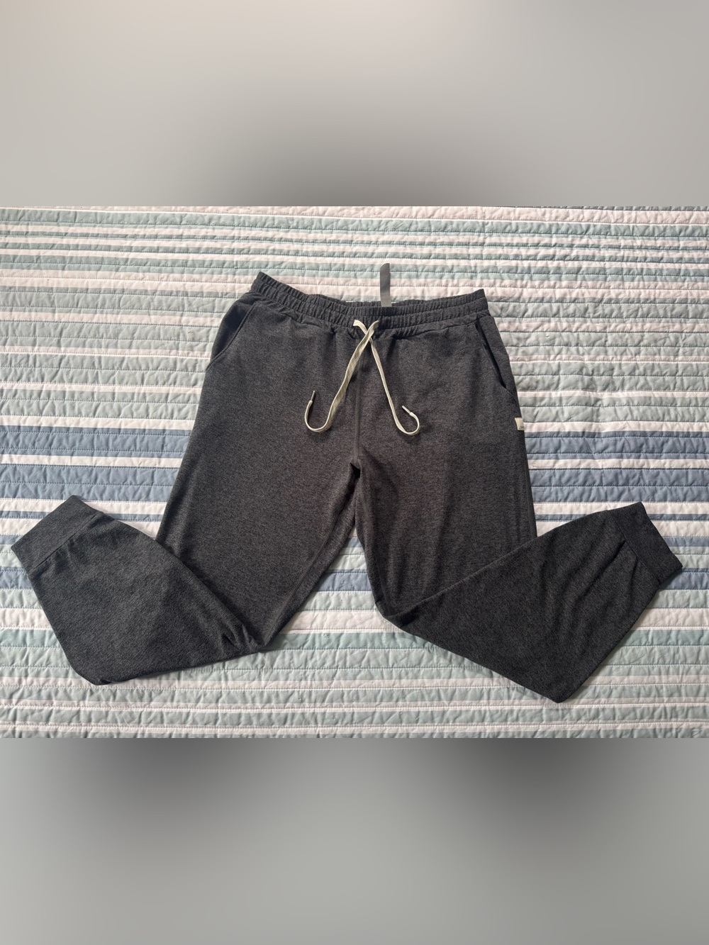 EUC Charcoal Heather Vuori Performance Joggers